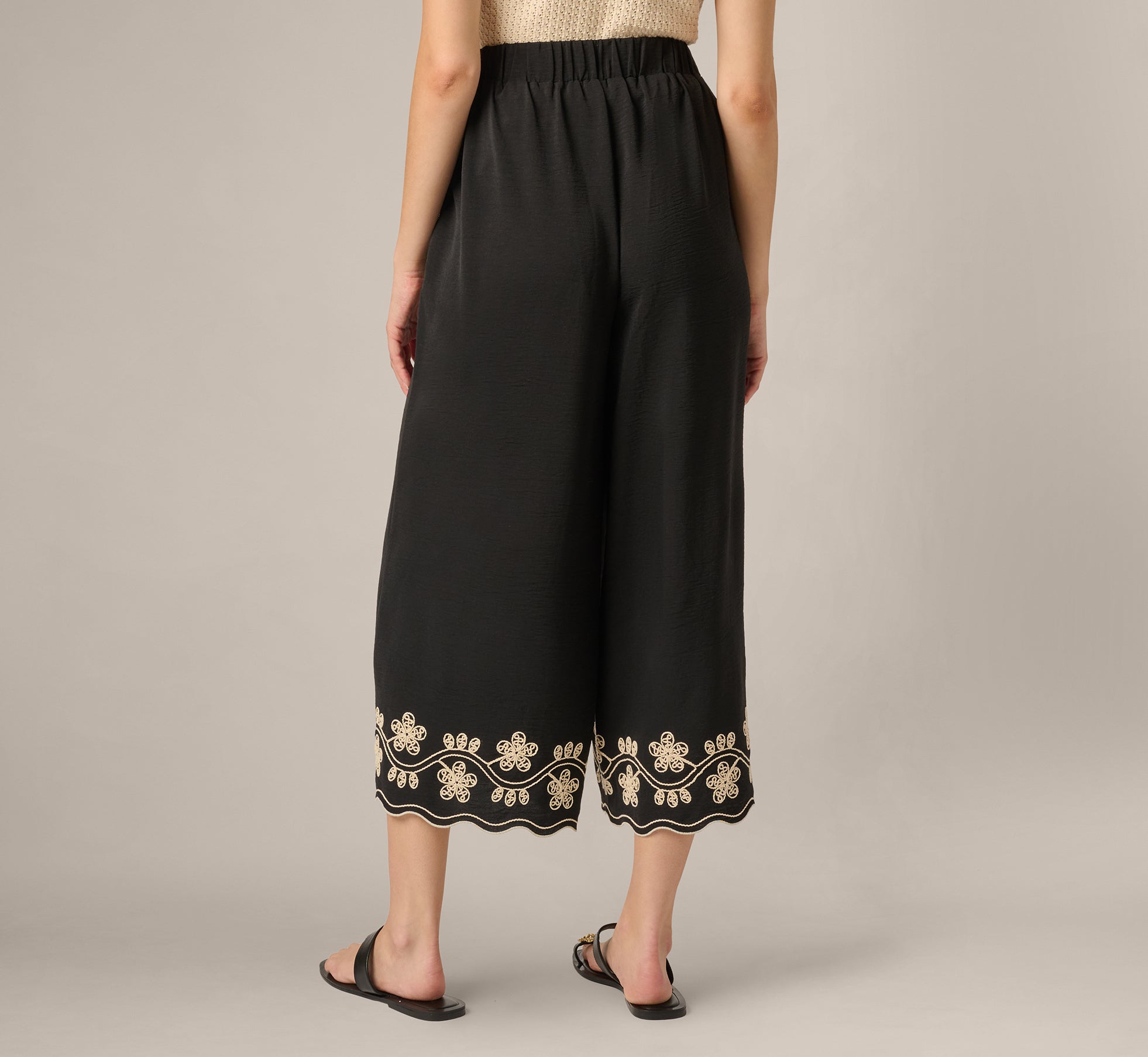 Scalloped Floral Embroidery Cropped Pant In Black Ivory