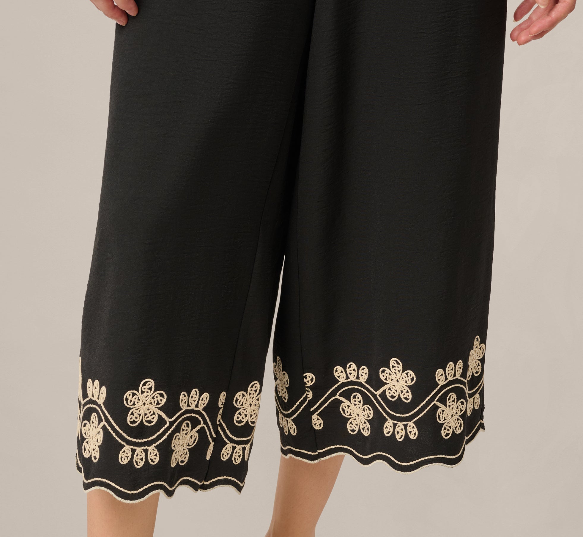 Scalloped Floral Embroidery Cropped Pant In Black Ivory