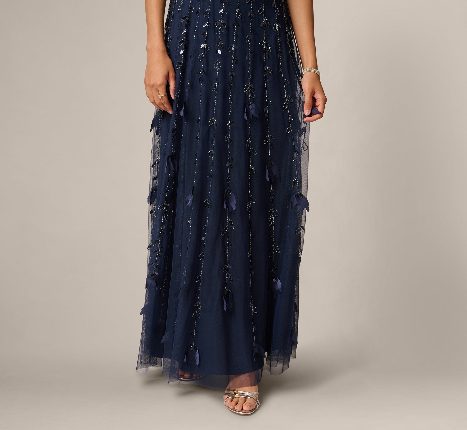 Short Sleeve 3D Beaded Vine Gown In Navy